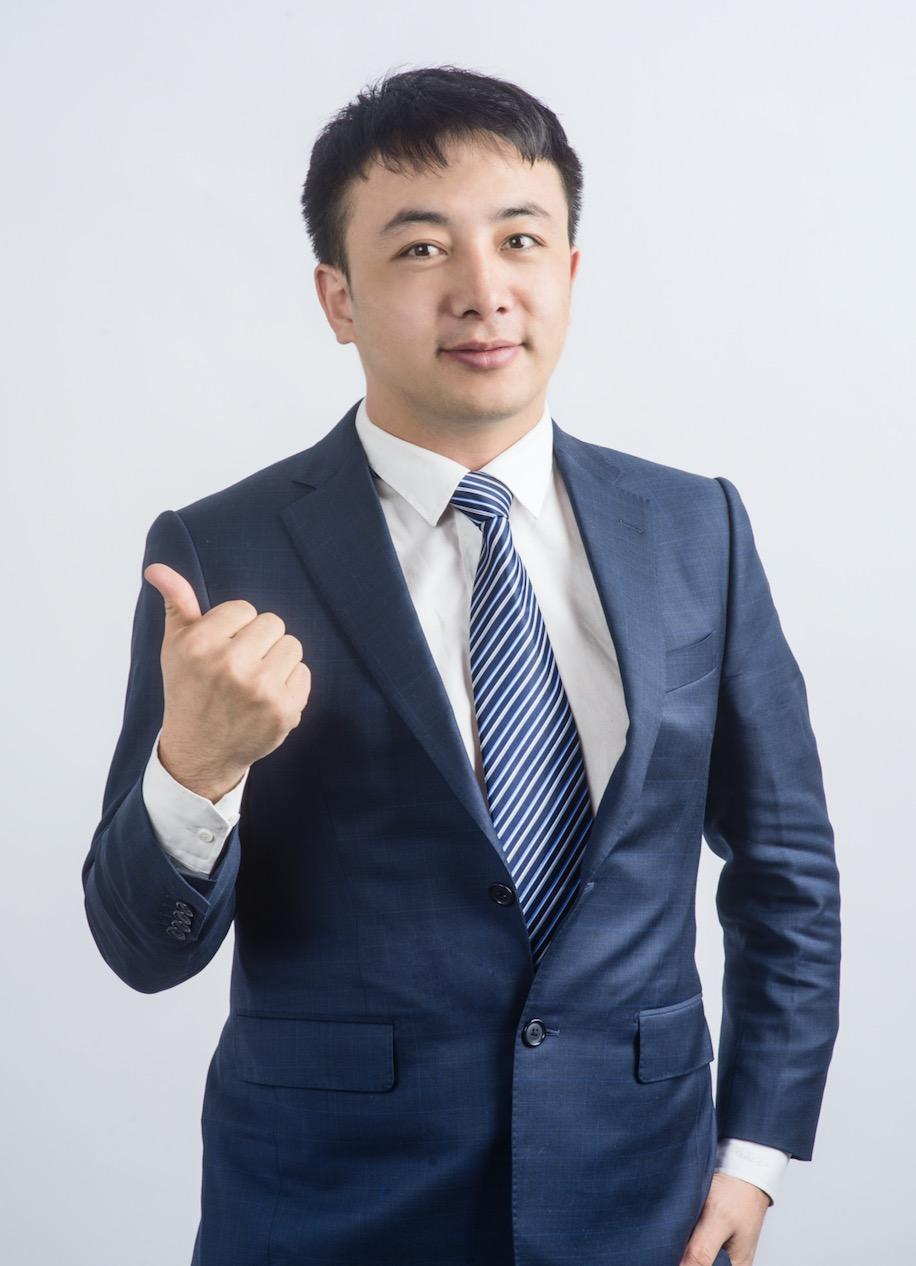 最新智能假肢手，鼓舞之旅探索自然美景的旅程