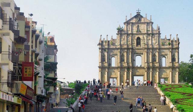 澳门大三巴一码一肖一特一中,实地数据验证_MKV49.371家庭版