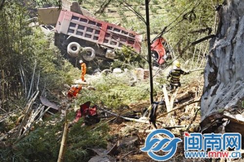 龙岩昨日车祸揪心瞬间，愿伤者平安