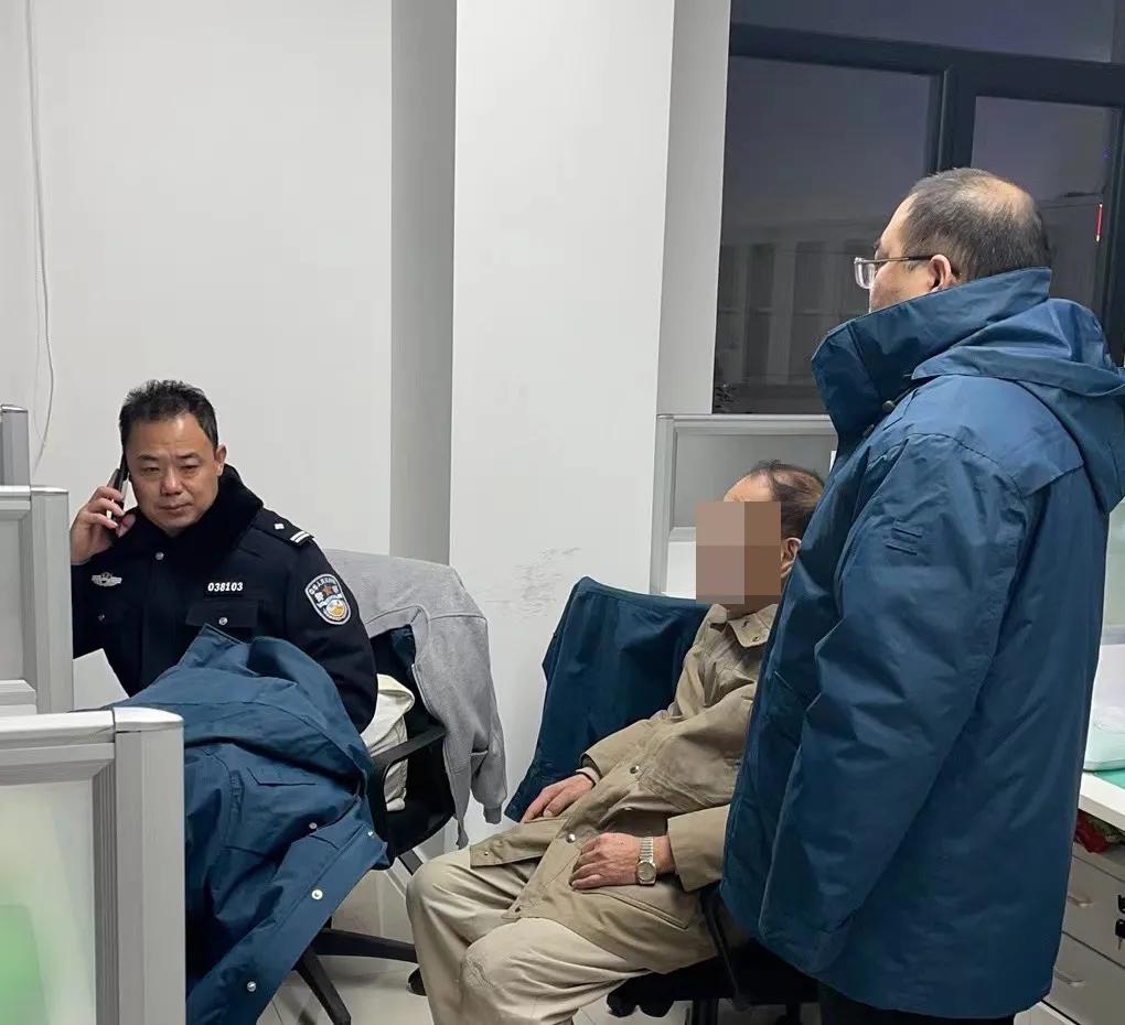 周杰最新日常，趣事不断，友情温馨画卷展现！