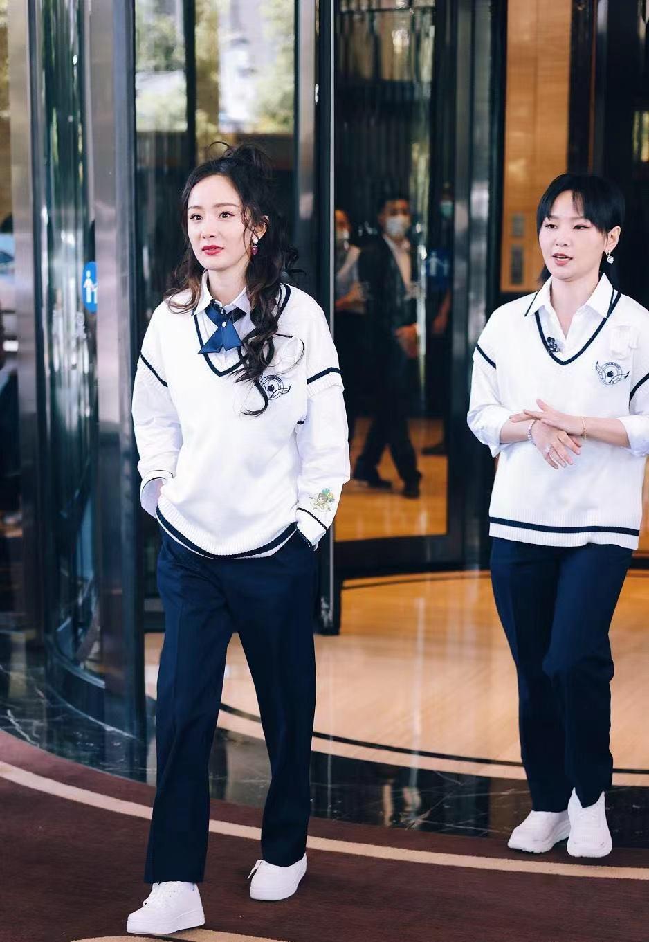 知名男星张若昀紧急道歉,科学解说指法律_创意版47.585