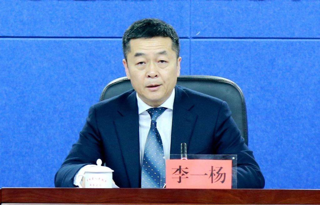 上市公司实际控制人，科技新星掌控未来，引领企业走向辉煌