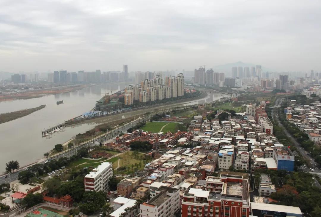 泉州东海总部大厦，先锋地标还是过度商业化的产物？