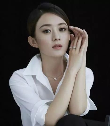 明星人物图片，自然美景中的旅行探索之旅