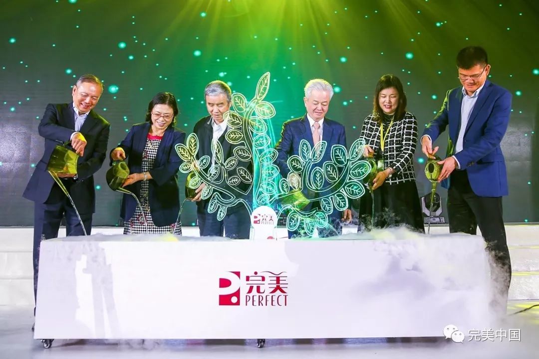 完美公司上市背后的成功故事揭秘